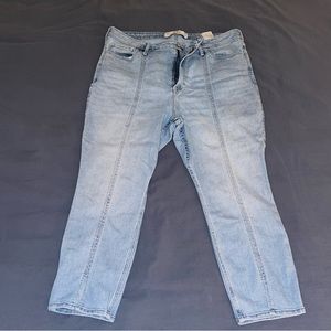 Hollister Curvy Ultra High-Rise Skinny Ankle Jean